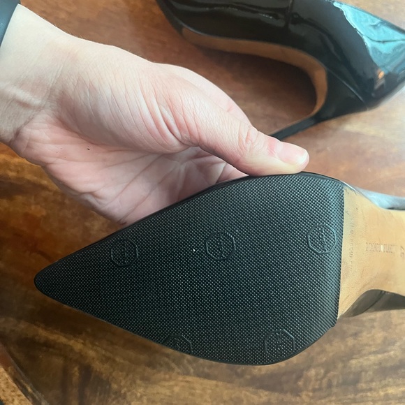 Manolo Blahnik BB patent black heels. Size 37. - Picture 6 of 6